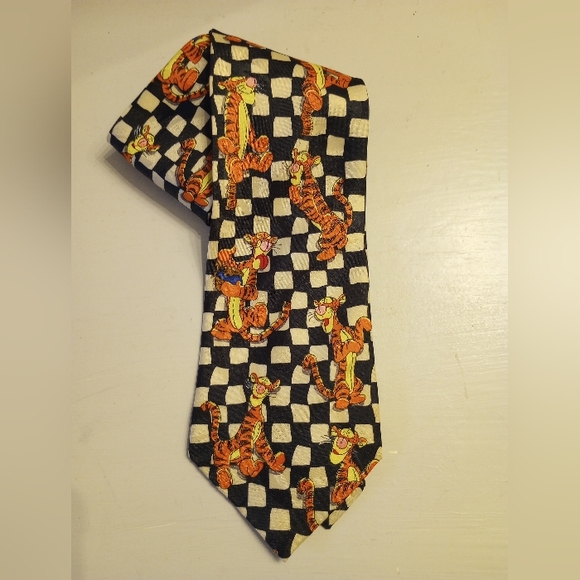 Pooh Brand Tigger bouncing Tigger men's tie - Picture 2 of 5